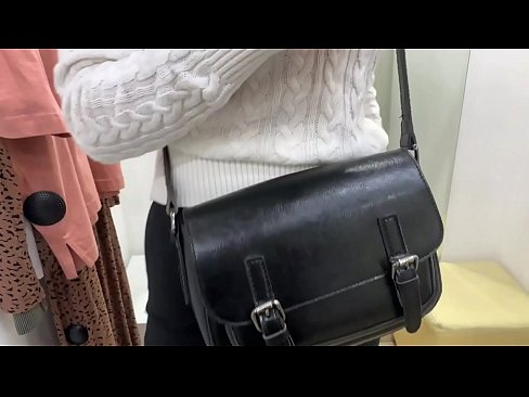 ❤️ Masturbasyon piblik nan jenn femèl FeralBerry ak yon gode nan sal la Fitting ❤ Super sèks nan ht.porn-mz.ru ❌️