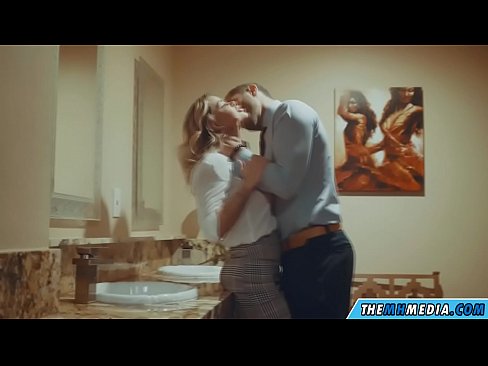❤️ Lè yon blond bèl sedui ou nan yon twalèt piblik ❤ Super sèks nan ht.porn-mz.ru ❌️